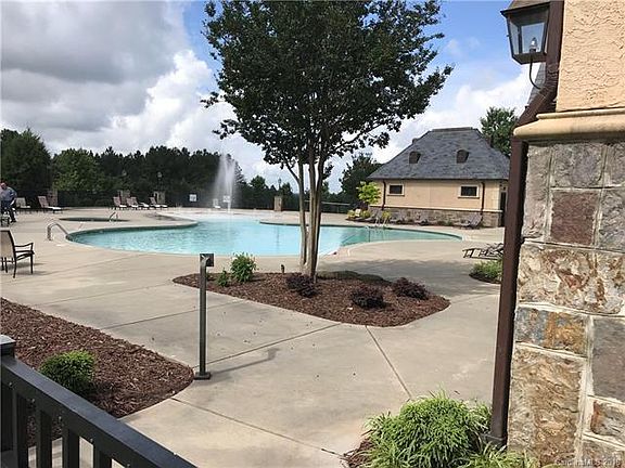2nd image of 2029 Beauhaven Ln