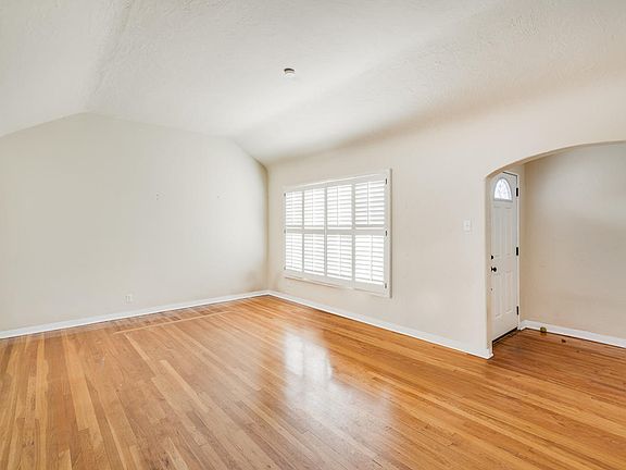4th image of 1111 Galloway Dr