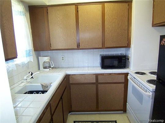 5th image of 26902 Sandy Hill Ct APT 10