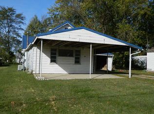 1003 N 1st St, Fairfield, IL 62837