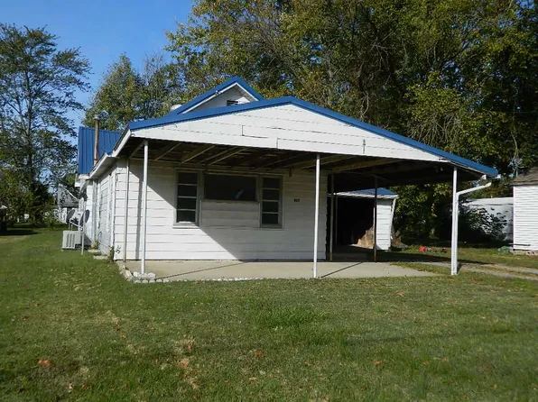 1003 N 1st St, Fairfield, IL 62837