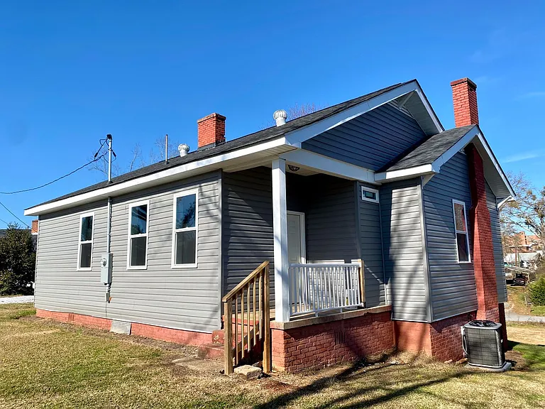 18 Sirrine St — Photo 13