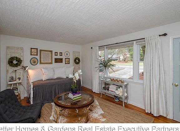 5th image of 550 Martin Ln