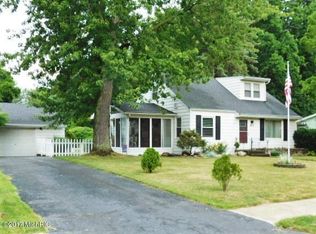 907 N Detroit St, Buchanan, MI 49107