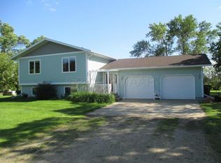 8032 Myron Rd, Wahpeton, ND 58075