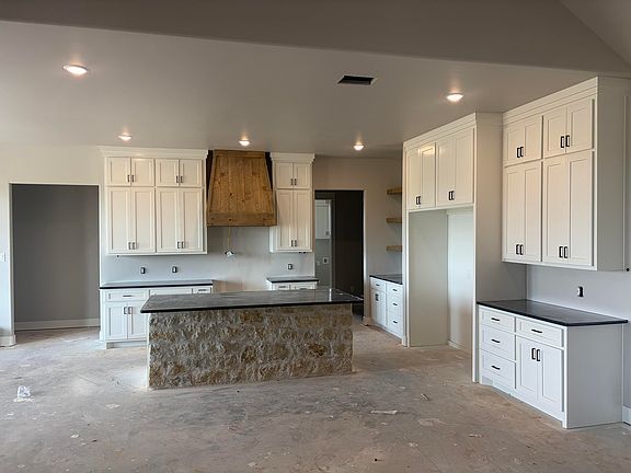 3rd image of 1614 Private Road 1270