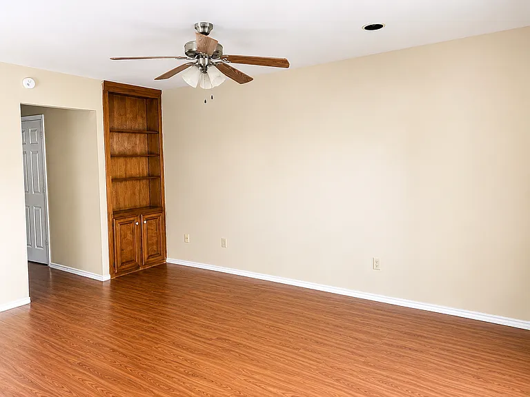 1296 Speight Ave — Photo 4