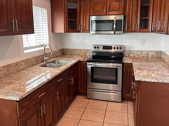 3rd image of 10839 Morrison St #2