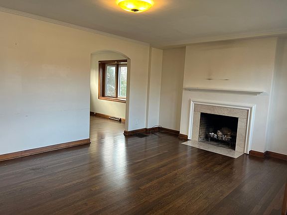 5th image of 2079 Arlington Ave