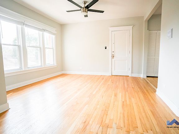 4th image of 2236-42 W Byron St #2238-2