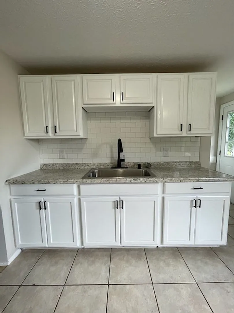 3 Bed Home in Blacklick Estates with Big Backyard & Great Layout! — Photo 4