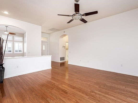 4th image of 409 Websters Ct
