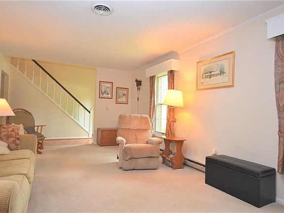 3rd image of 32821 Tanglewood Ct