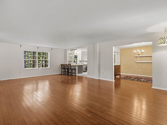 5th image of 136 Pleasant Woods Rd