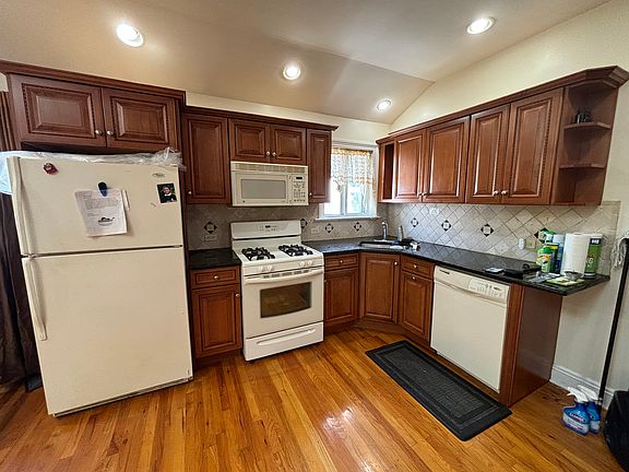 3rd image of 127 Glen Ave APT 3