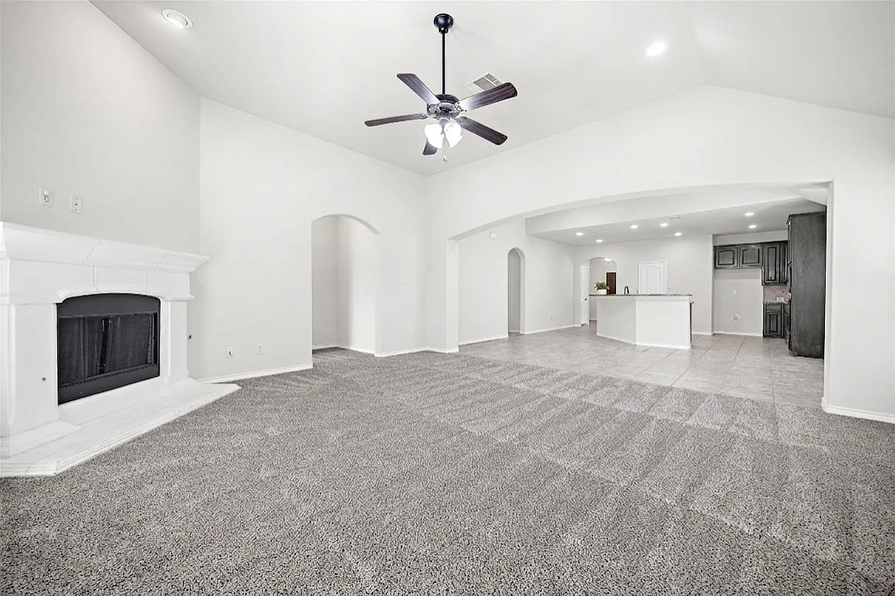 4 bed, 2136 sqft, $2,600 — Photo 4