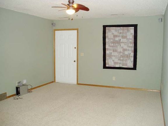 3rd image of 160 Heritage Dr