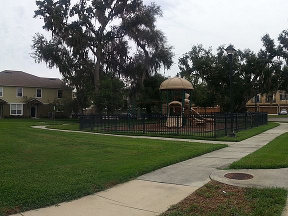 4th image of 1415 Broken Oak Dr