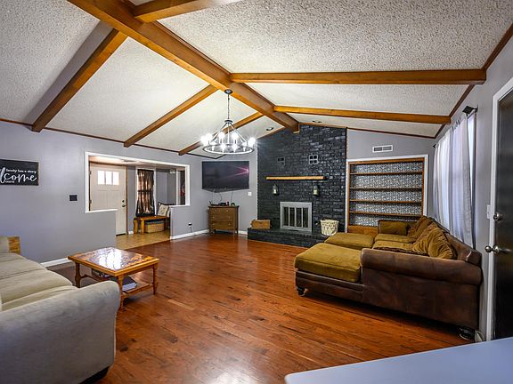 3rd image of 145 Thompson Dr