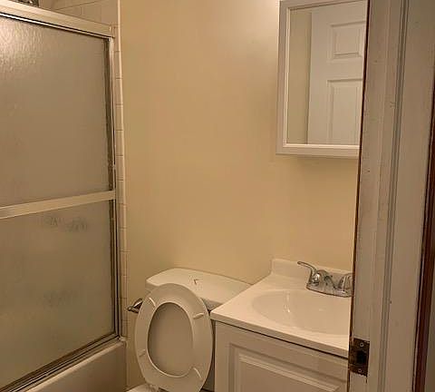 2nd image of 1425 N Ashland Ave #3R