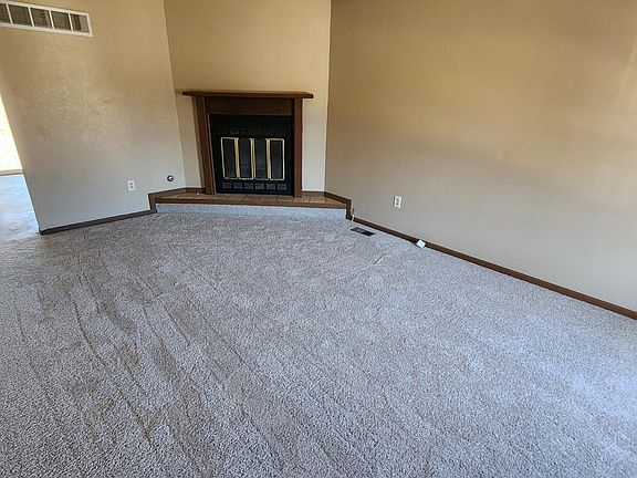 2nd image of 724 NE Barnes Dr APT B