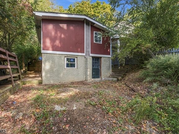 4th image of 108 Hillside Terrace
