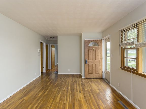 2nd image of 3924 Brentwood Dr