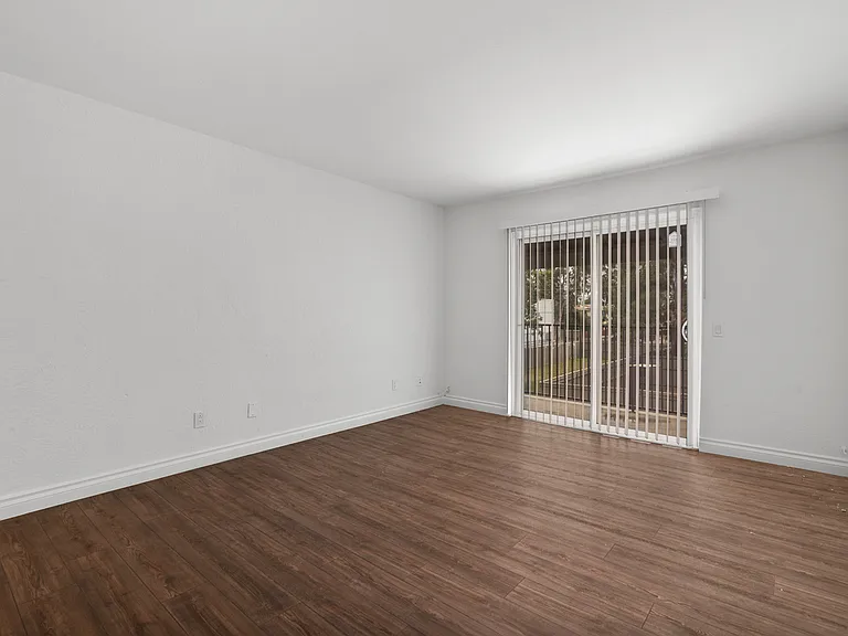240 W Lincoln Ave W #16 — Photo 4