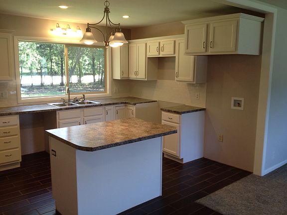 3rd image of 1109 W Edgewood Dr