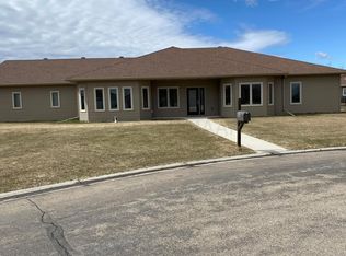 1961 Walnut Ct, Wahpeton, ND 58075