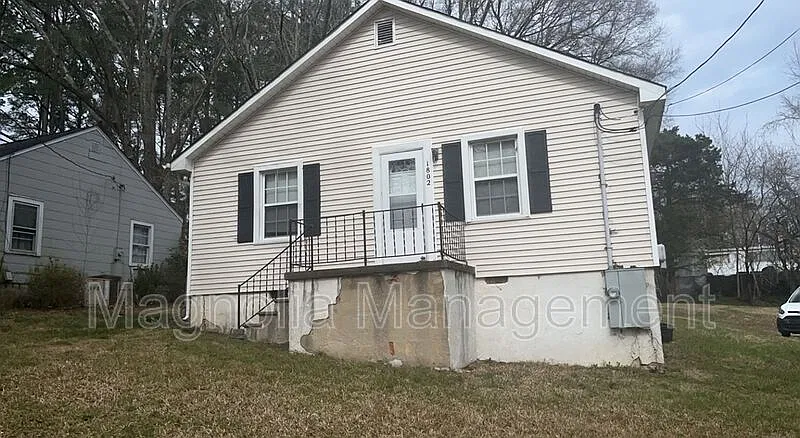 2 bed, 1.0 bath, $875 — Photo 1