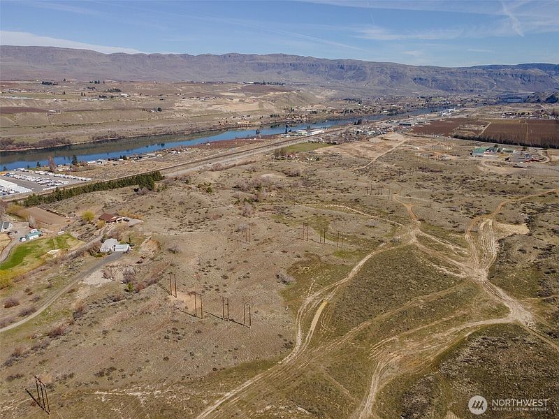 3rd image of 3420 W Malaga Road