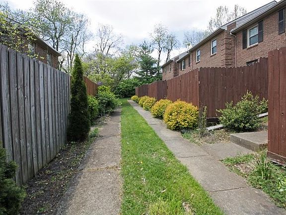 2nd image of 305 Bainbridge Dr APT J