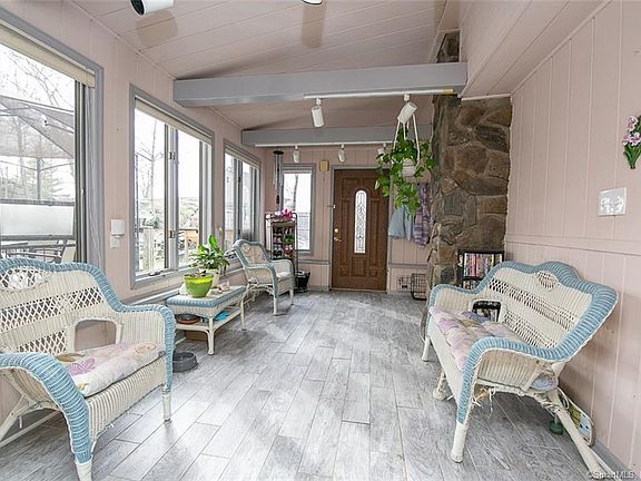 3rd image of 39 Narragansett Trl