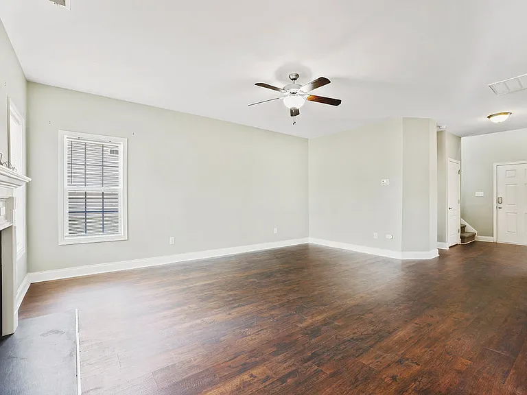 121 Feathers Ln — Photo 15