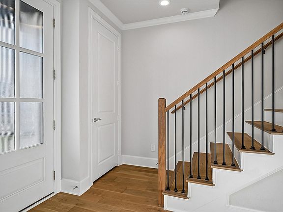 5th image of 6005 Laurel Ln