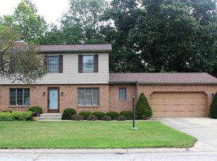 57070 Pine View Dr, South Bend, IN 46619