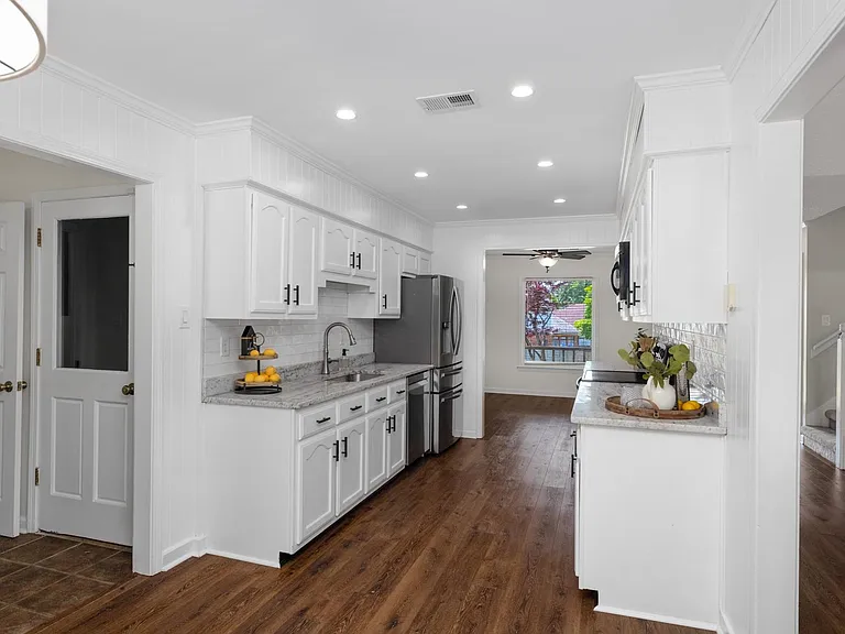 3075 Stonecrest Cir — Photo 17