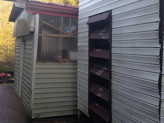 wood/storage shed