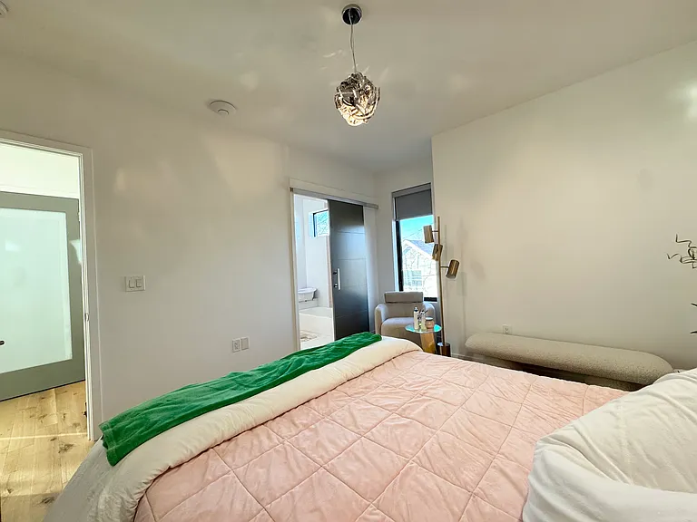 4732 Mercier St — Photo 33