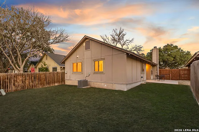 3 bed, 1.0 bath, 1067 sqft, $1,500 — Photo 3