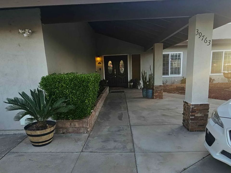 2nd image of 39763 Country Club Dr