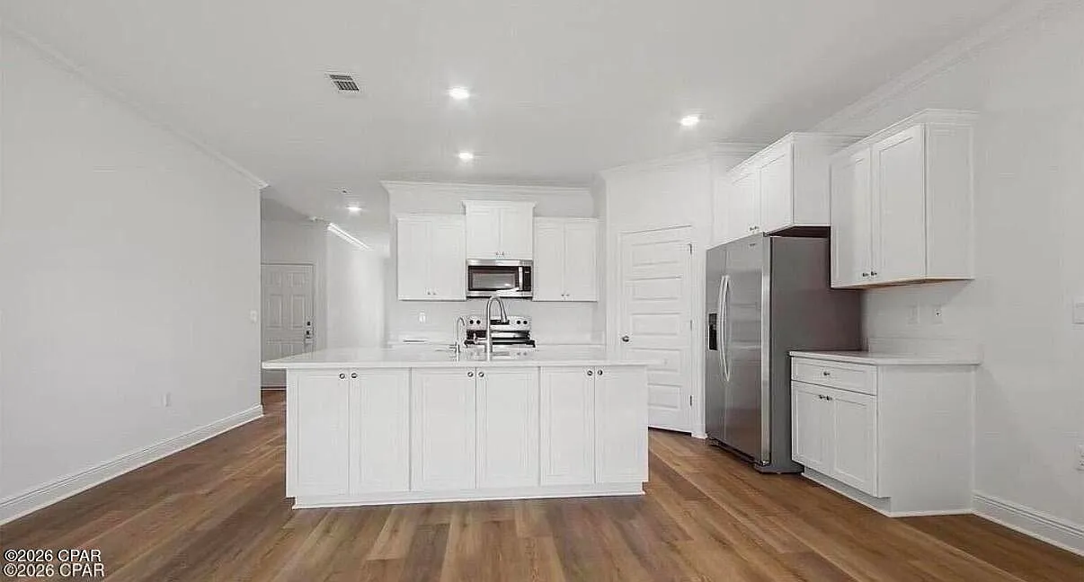 4 bed, 1856 sqft, $3,600 — Photo 4