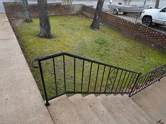 5th image of 906 S Manor Dr