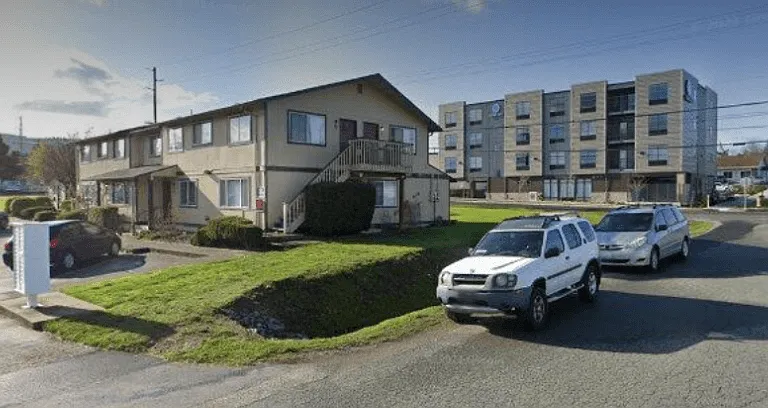 EBB TIDE APARTMENTS — Photo 1