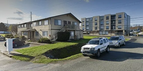EBB TIDE APARTMENTS Photo 1