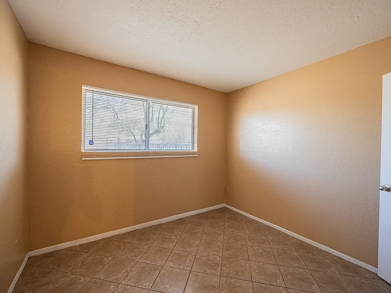 2130 W Cortez St — Photo 17