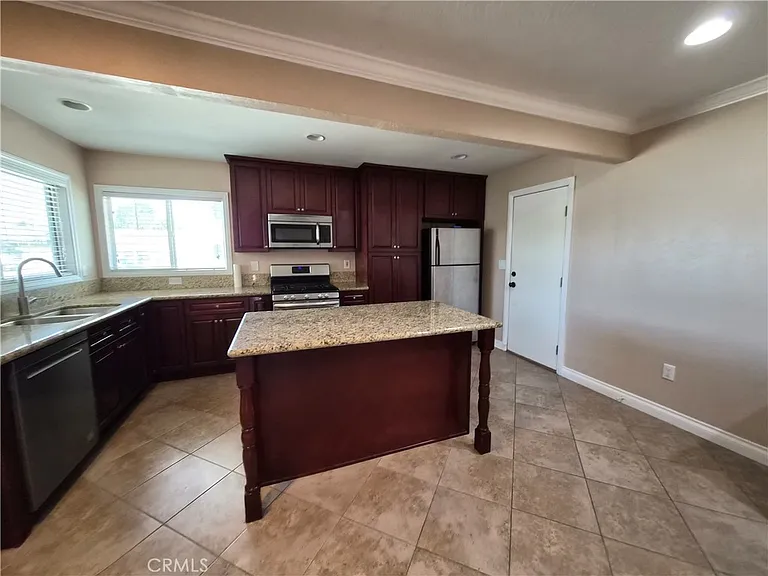 3554 Royal Ave — Photo 8