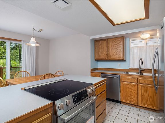 4th image of 1051 E Ballantrae Drive