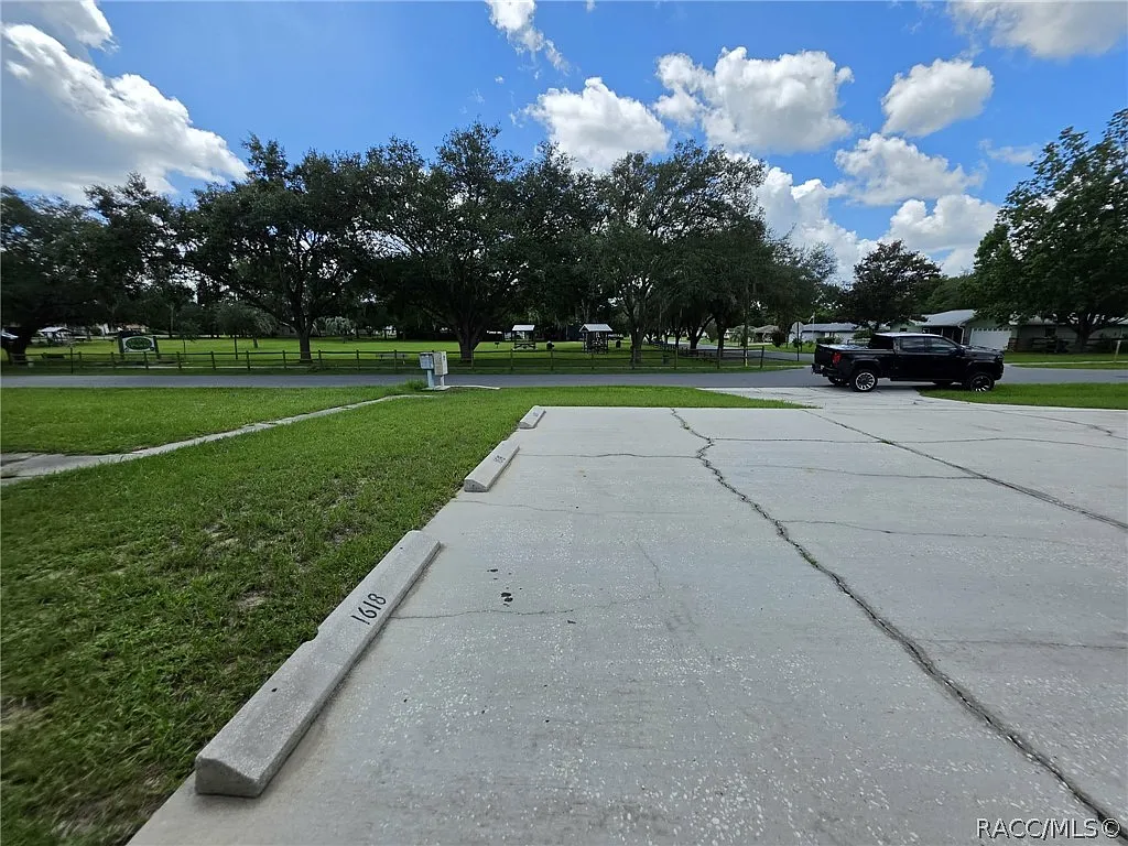 2 bed, 975 sqft, $1,200 — Photo 2